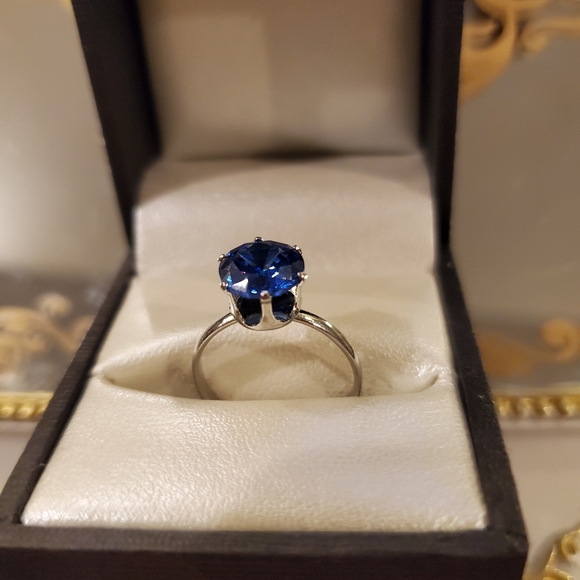 1.2 Carat AAA zirconia sapphire birthstone ring - Picture 4 of 5